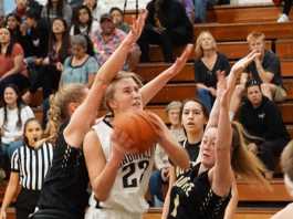 JC Roundup, 12/28: Roadrunners shut down star guard Heleyna Hill, Seahawks