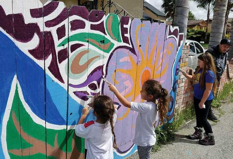 Despite rain, Community Mural Day moves ahead