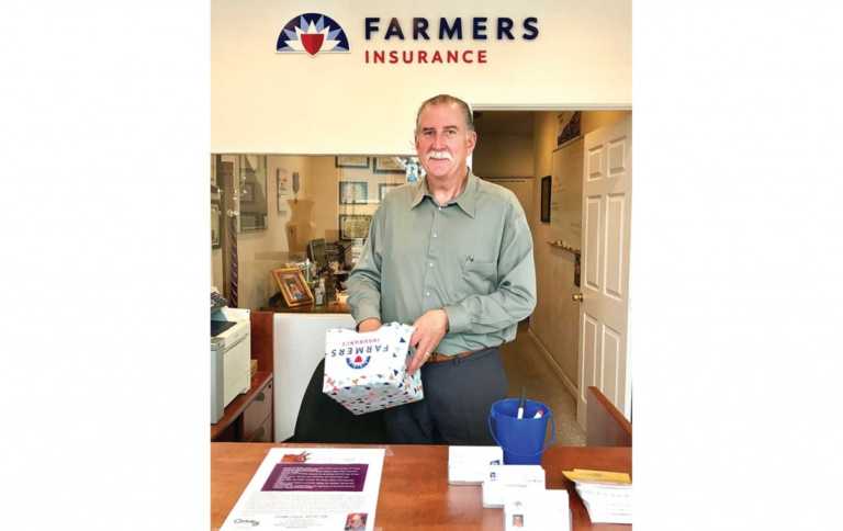 Farmers Insurance agents support local teachers