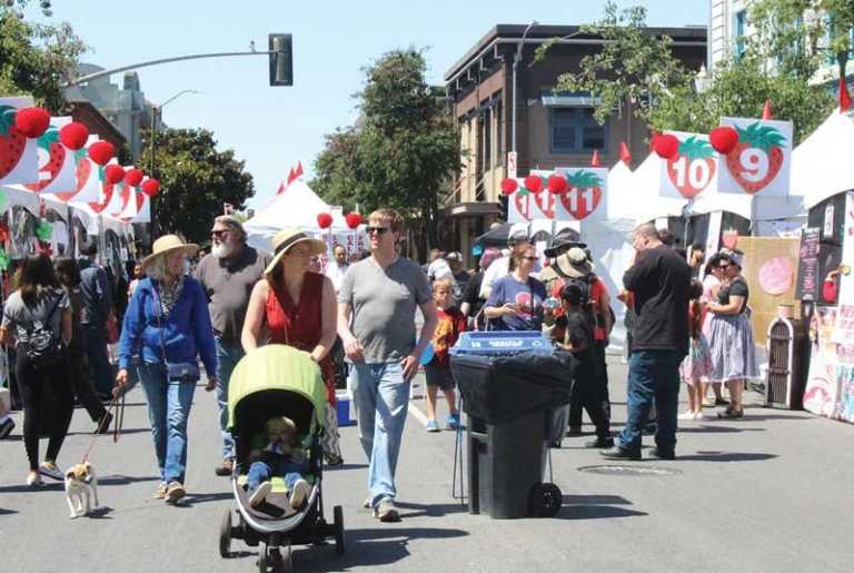 Thousands attend Strawberry Festival