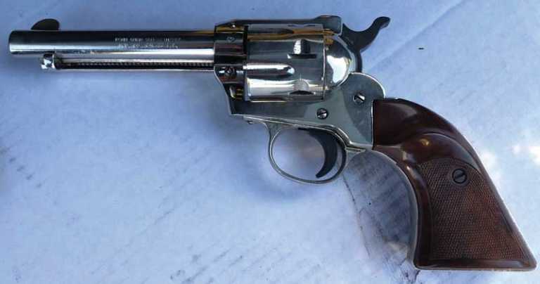 Teen arrested with loaded handgun