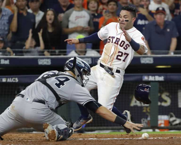 Altuve's dash lifts Verlander, Astros over Yanks in Game 2