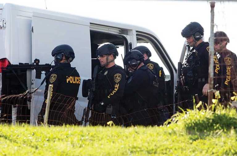 PHOTO: Police show up in force to gun incident