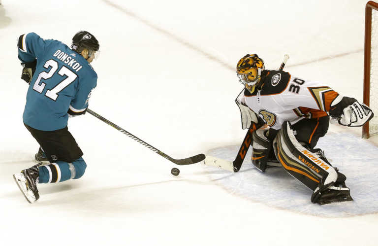 Sharks beat Ducks 2-1 in shootout