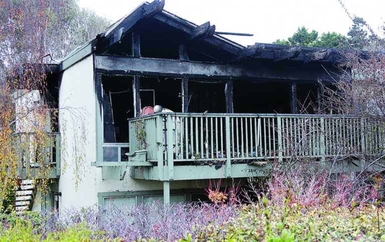 Fire damages Seacliff apartment building