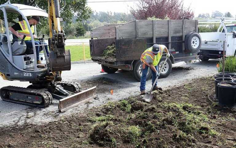 Landscaping company boosts Bradley School entrance