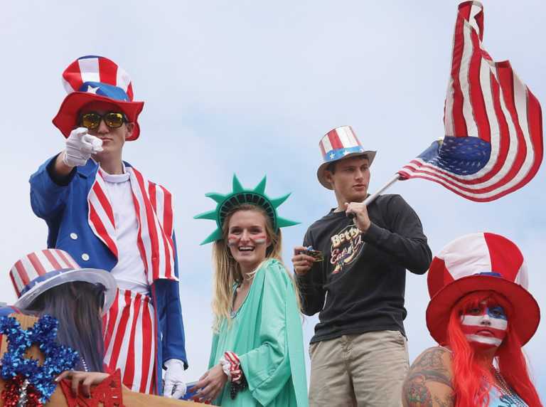 Thousands flock to World’s Shortest Parade