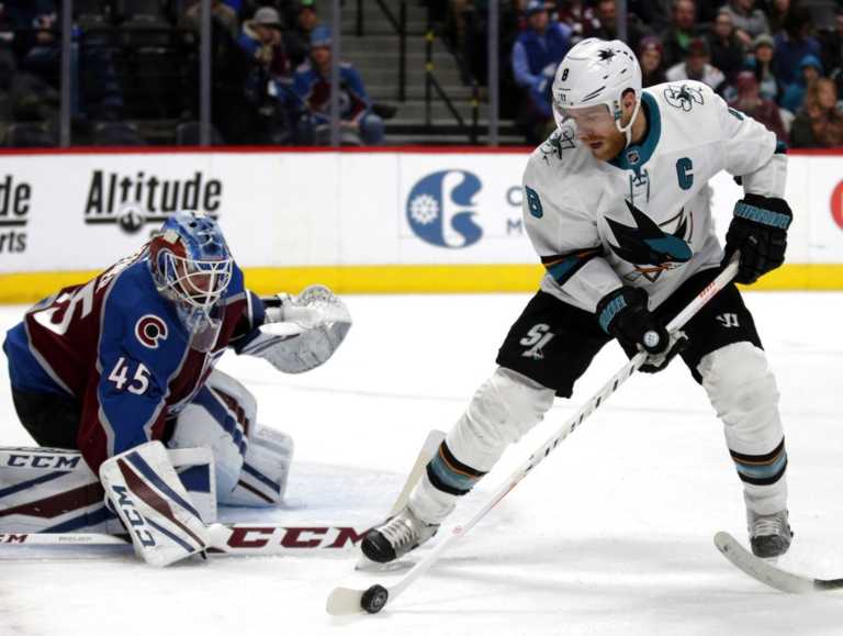 Sizzling Avs win 8th straight by holding off Sharks 5-3