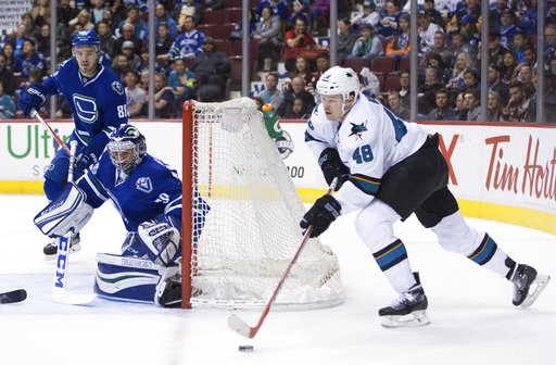 Sharks beat Canucks 3-1 after losing Thornton to leg injury