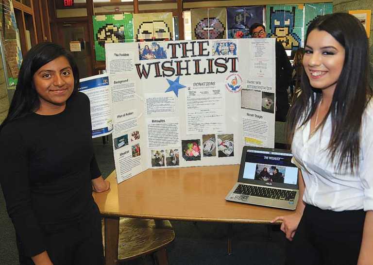 WHS seniors show projects to community