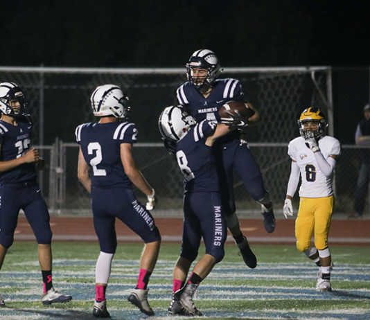 HS football: Mariners cruise past Eagles for league win