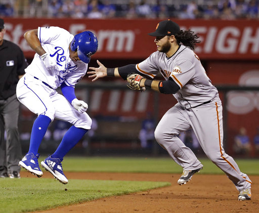 Panik delivers as Giants beat Royals 2-1 in 11 innings