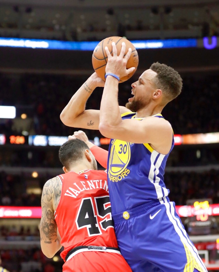 Warriors beat Bulls 119-112 for 14th straight road win