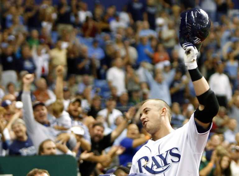 Giants acquire Evan Longoria from Rays for 4 players