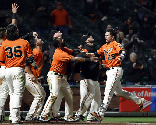 Posey's homer in 17th leads Giants past Reds 3-2