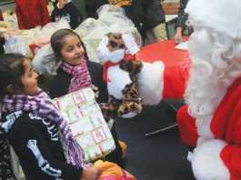 Casa de la Cultura giveaway draws 350 families