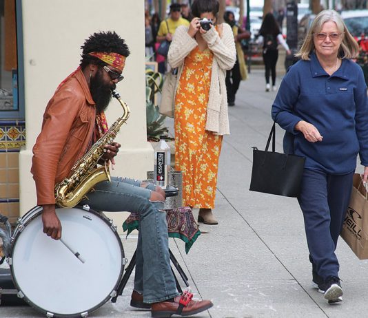 Downtown tunes | Photo Gallery