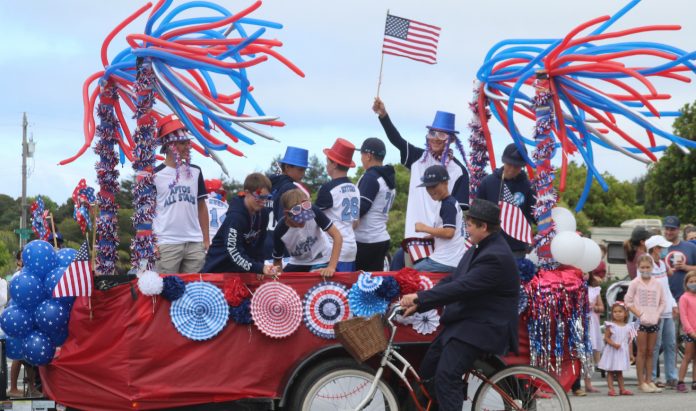 World's Shortest Parade