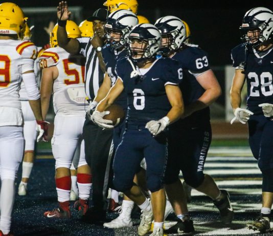 Mariners score twice in final minute to shock Palma in league opener | HS football