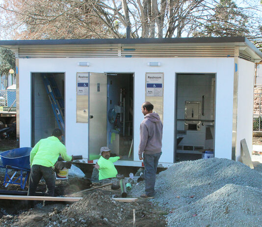 watsonville plaza restrooms