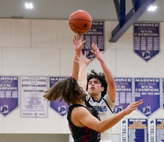 Mariners survive in a thriller to Half Moon Bay in D-III quarterfinals | CCS boys basketball