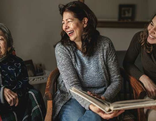 Spanish virtual roundtable to discuss Latinas’ role as caregivers
