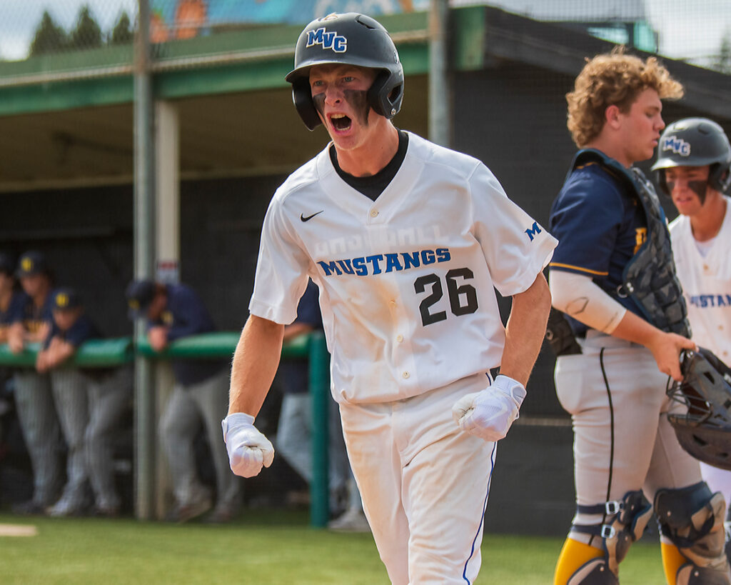 Oxnard College Graduate and World Series Baseball Player Presented with  Statewide Distinguished Alumni Award –