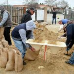 Image for display with article titled Volunteer-Led Sandbag Effort Continues