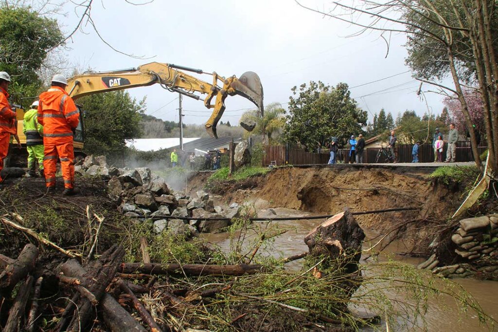 Flooded creek tears away chunk of Soquel's Main Street - The Pajaronian