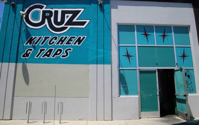 Cruz Kitchen and Taps mural paul de worken