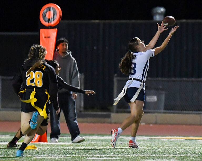 Photos Mariners edge the ‘Catz in regular season finale Girls flag