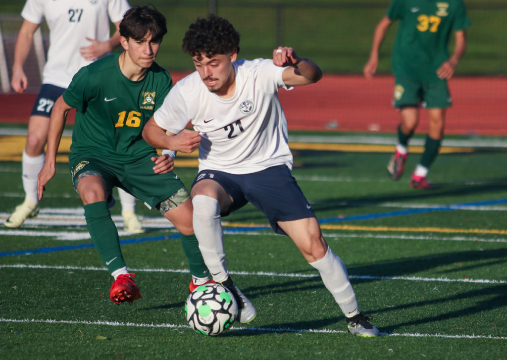 Image for display with article titled Mariners capture SCCAL title after decade-long drought | High School Soccer Roundup