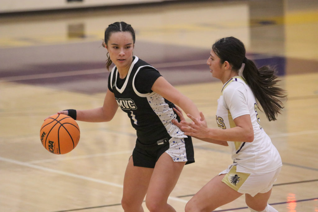 Image for display with article titled Mustangs girls team remains hopeful for playoff berth | High school basketball roundup