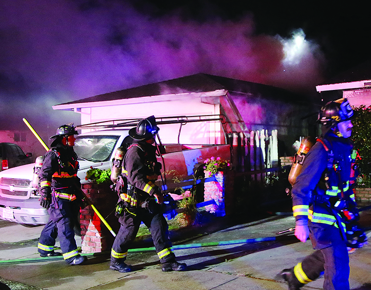 Image for display with article titled PHOTO STORY: Late-Night Fire Displaces Families