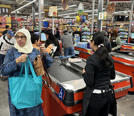 Vallarta Supermarket opens for business