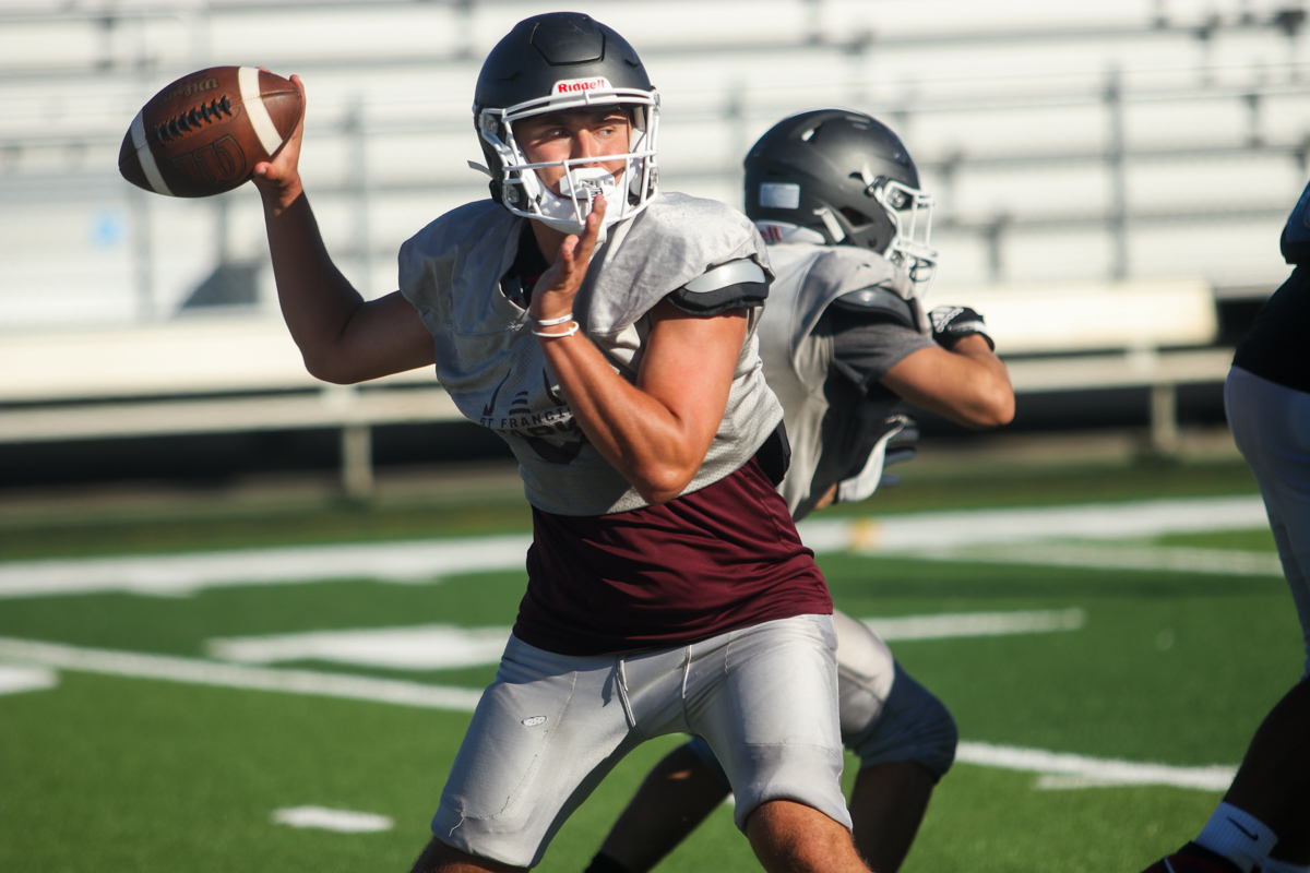 Image for display with article titled Building a Strong Bond, Chemistry Are Key Elements  for St. Francis | PCAL Football Preview