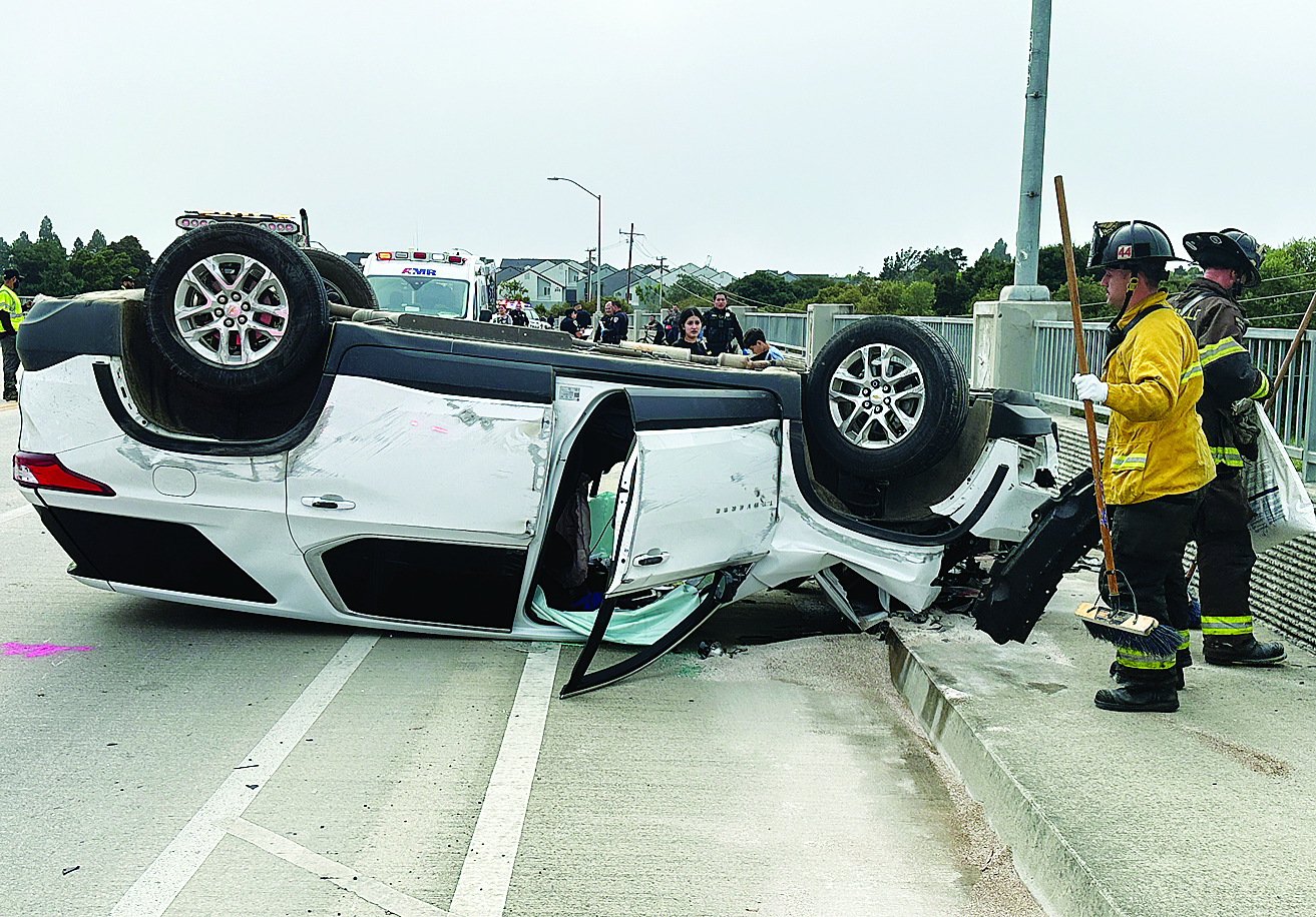 Image for display with article titled Photo Story: Rollover on Harkins Slough Road