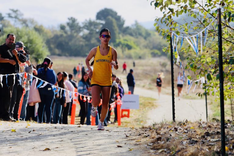 Watsonville’s Katelynn Ruiz sets course record en route to Mission Division title | PCAL Cross Country