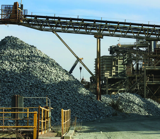 Conveyor belts are used to heap up various sizes of aggregate.
