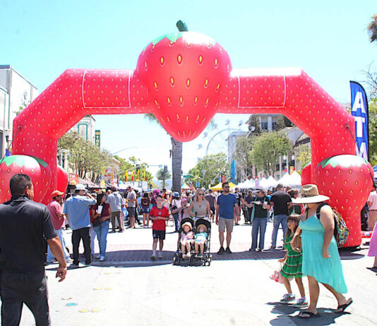Thousands fill Watsonville for Strawberry Festival