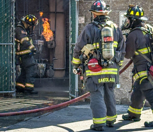 MV Fire crews quickly extinguishes commercial structure fire